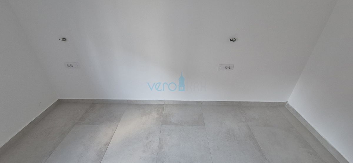 Zaliv Soline, otok Krk, novogradnja, dvosobni apartma v pritličju, terasa, vrt, pogled, prodamo