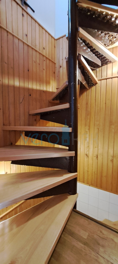 Omišalj, otok Krk, avtohtona kamnita hiša v vrsti, terasa, prodaja