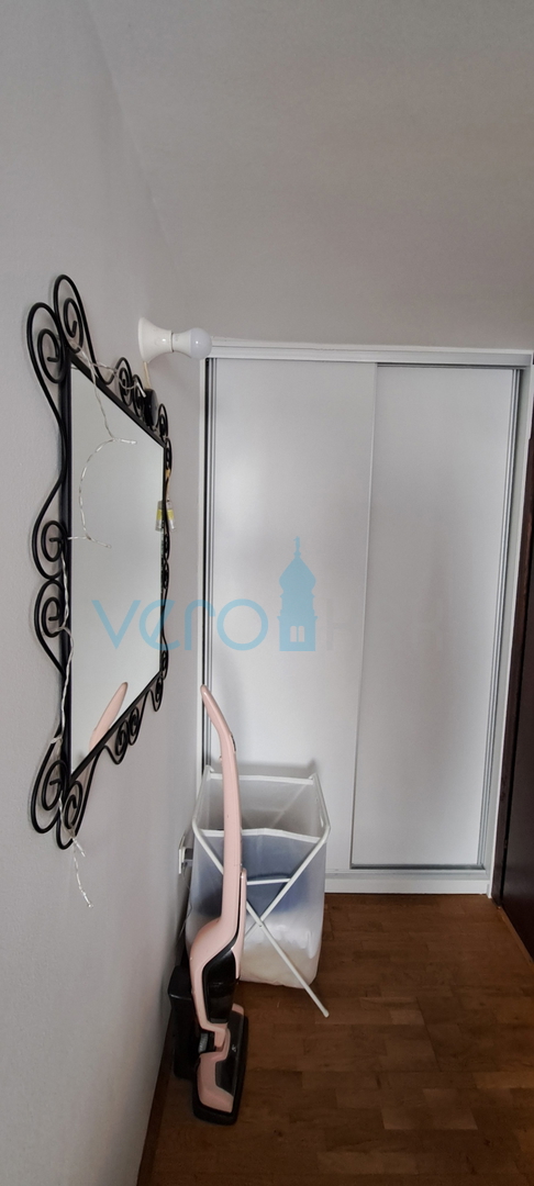 Omišalj, otok Krk, avtohtona kamnita hiša v vrsti, terasa, prodaja