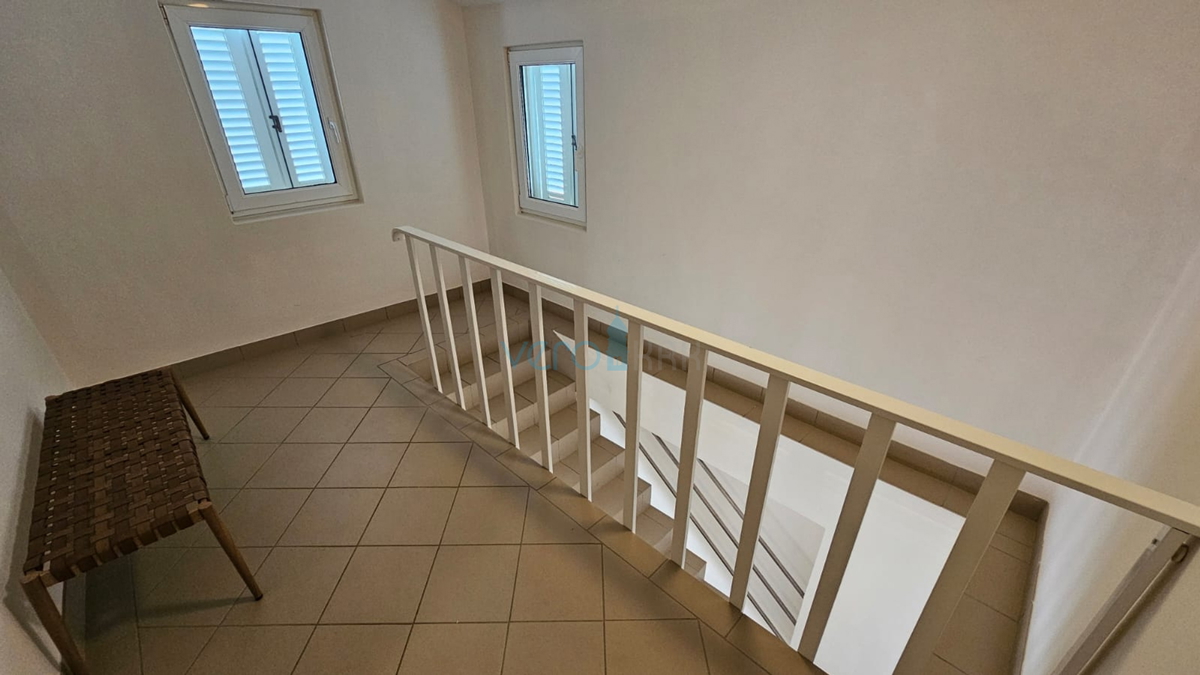 Otok Krk, Dobrinj, luksuzna avtohtona vila z oljčnikom in bazenom