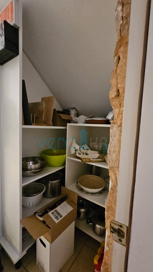 Otok Krk, Dobrinj, luksuzna avtohtona vila z oljčnikom in bazenom