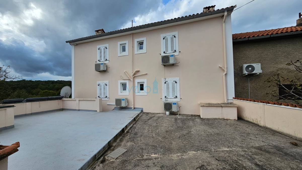Otok Krk, Dobrinj, luksuzna avtohtona vila z oljčnikom in bazenom