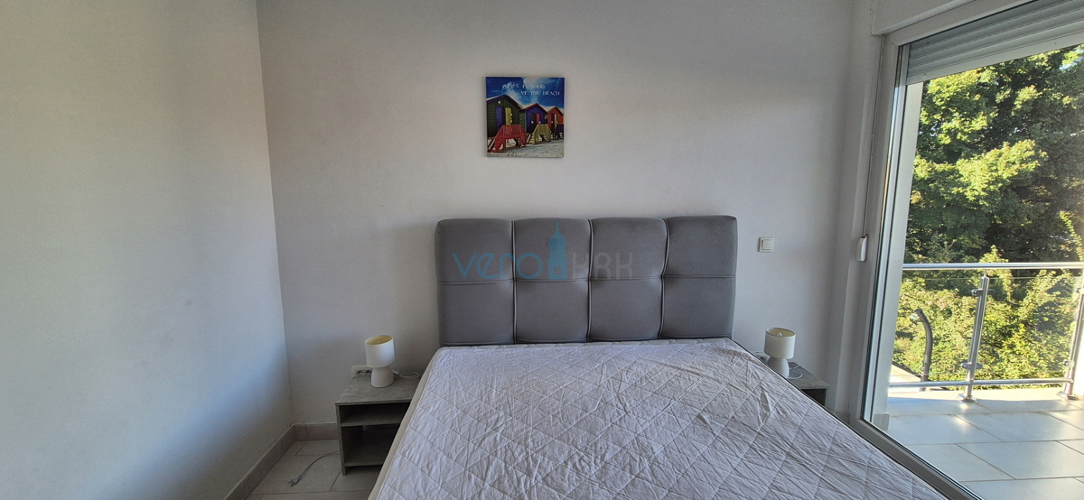 Otok Krk, Malinska, širša okolica, dvojna hiša z bazenom in zemljiščem, prodaja