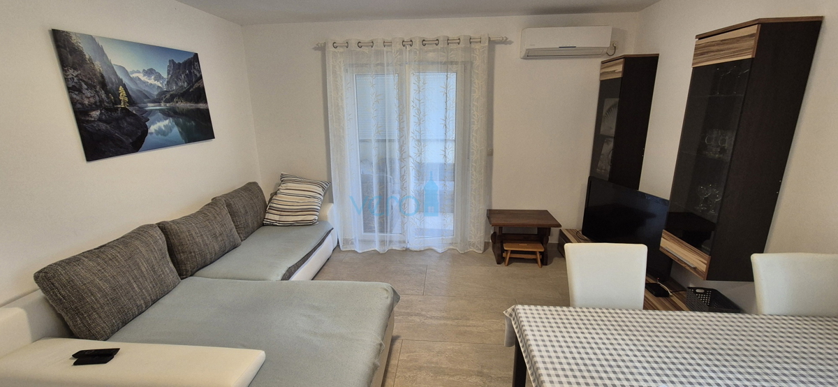 Uvala Soline, otok Krk, dvosobno stanovanje, pritličje, velika vrtna površina, prodaja