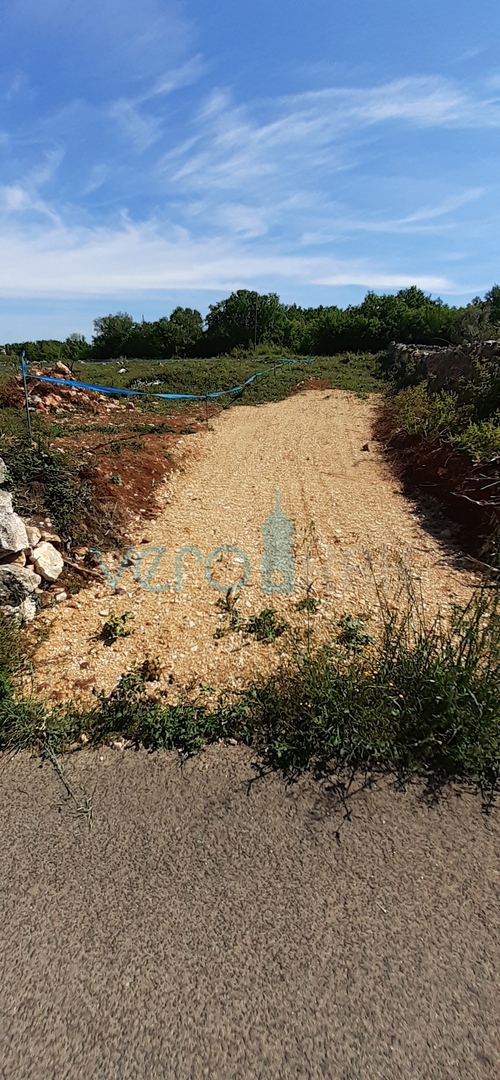 Otok Krk, zahodni del otoka, Milohnić, zemljišče s projektom za gradnjo, 1654 m2 na odlični lokaciji, prodaja