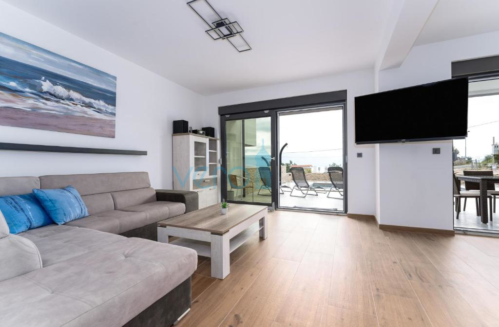 Vrbnik, okolica, dvojček, novogradnja, razgled, bazen, prodamo