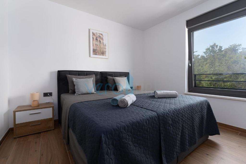 Vrbnik, okolica, dvojček, novogradnja, razgled, bazen, prodamo