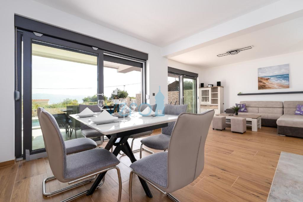 Vrbnik, okolica, dvojček, novogradnja, razgled, bazen, prodamo