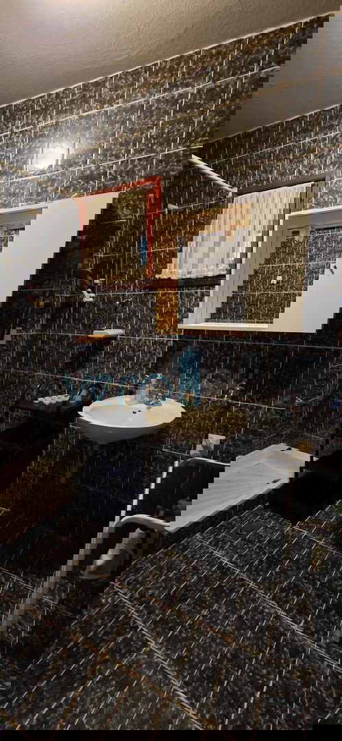 Senj, okolica, družinska hiša velikosti 150 m2 na zemljišču 1000 m2, pogled na morje, prodaja