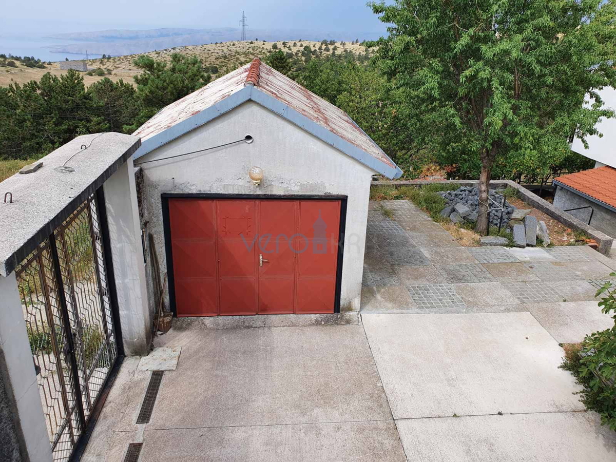 Senj, okolica, družinska hiša velikosti 150 m2 na zemljišču 1000 m2, pogled na morje, prodaja