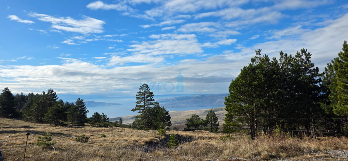 Senj, okolica, družinska hiša velikosti 150 m2 na zemljišču 1000 m2, pogled na morje, prodaja