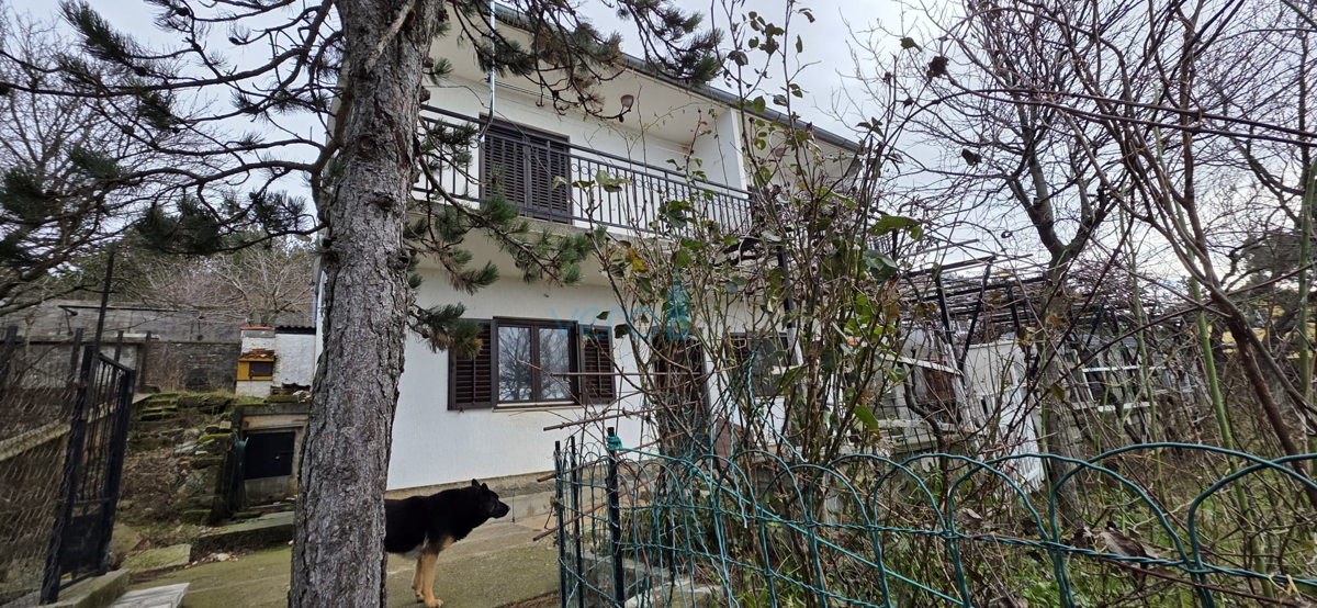 Senj, okolica, družinska hiša velikosti 150 m2 na zemljišču 1000 m2, pogled na morje, prodaja