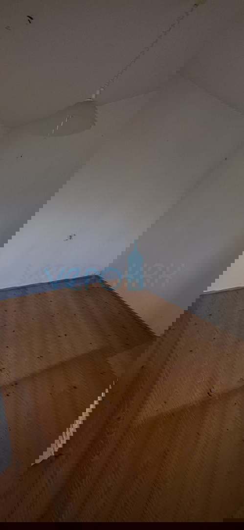 Senj, okolica, družinska hiša velikosti 150 m2 na zemljišču 1000 m2, pogled na morje, prodaja