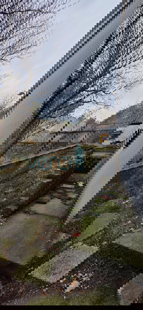 Senj, okolica, družinska hiša velikosti 150 m2 na zemljišču 1000 m2, pogled na morje, prodaja