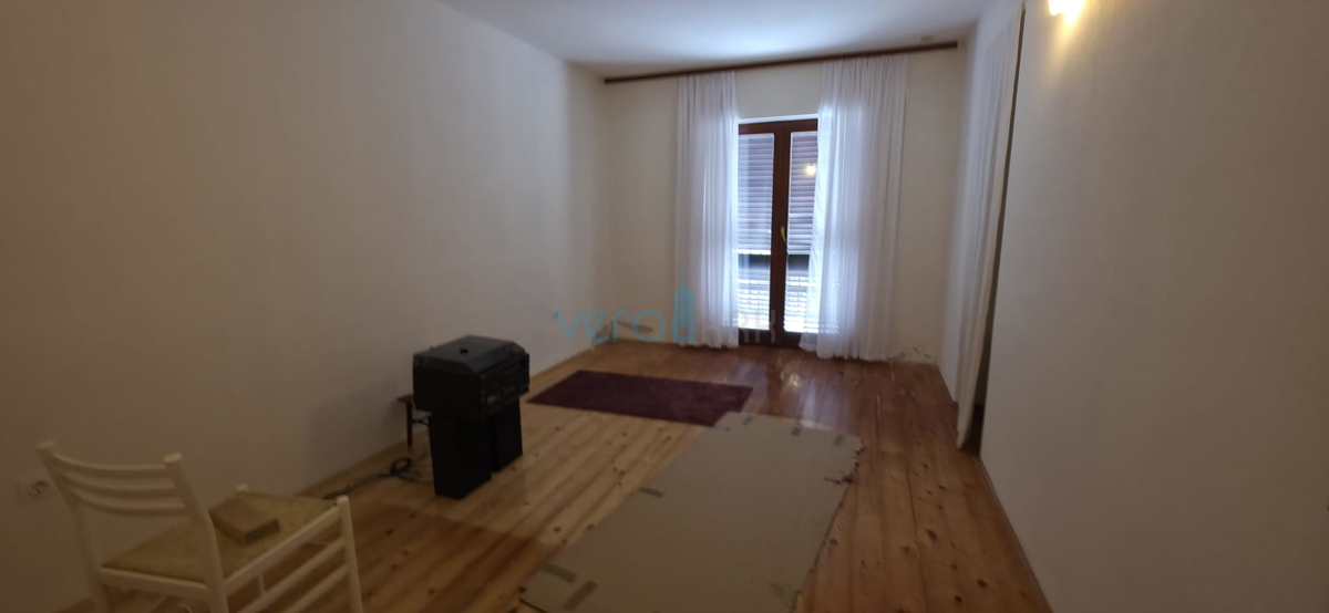 Senj, okolica, družinska hiša velikosti 150 m2 na zemljišču 1000 m2, pogled na morje, prodaja