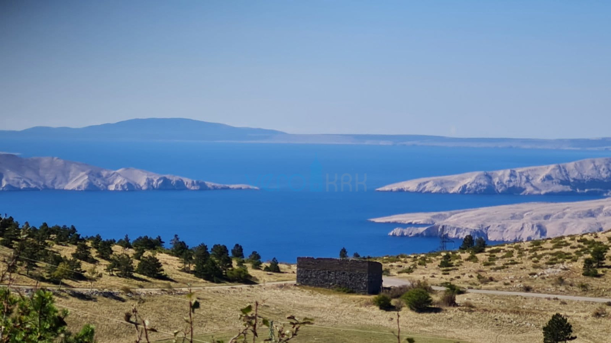 Senj, okolica, družinska hiša velikosti 150 m2 na zemljišču 1000 m2, pogled na morje, prodaja