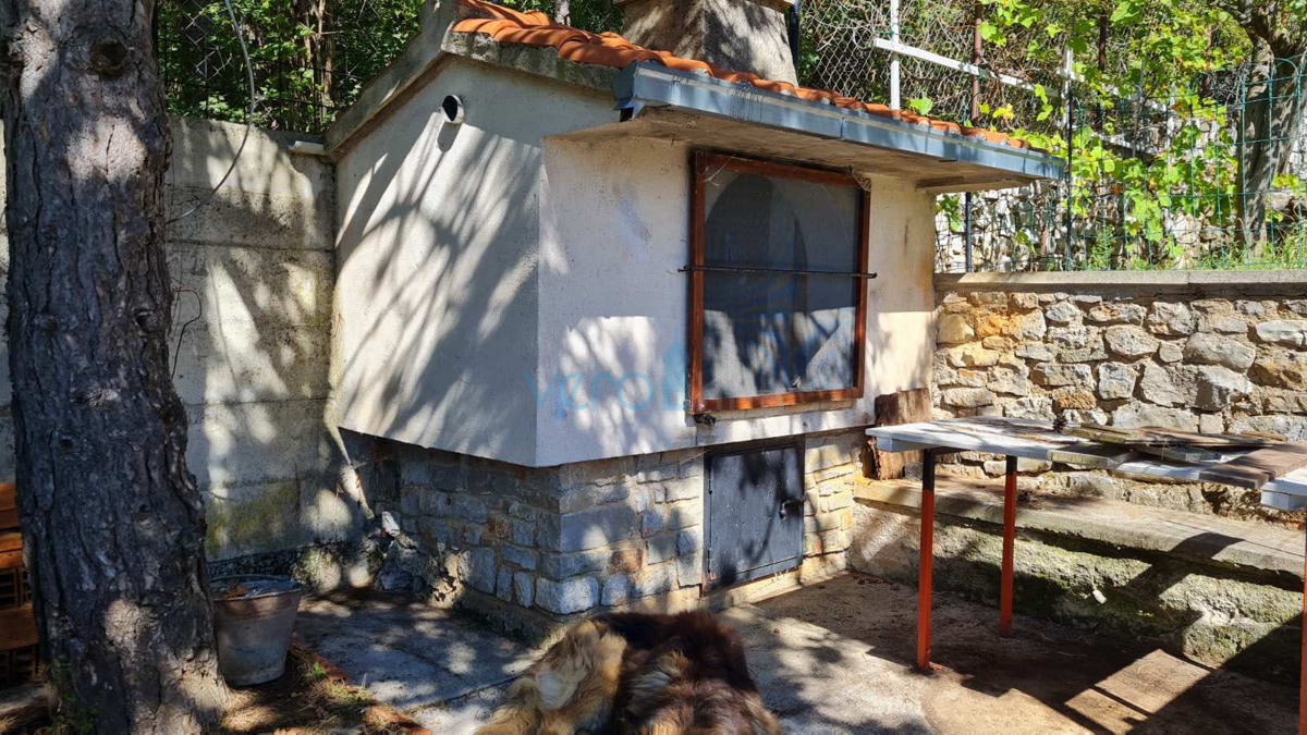 Senj, okolica, družinska hiša velikosti 150 m2 na zemljišču 1000 m2, pogled na morje, prodaja