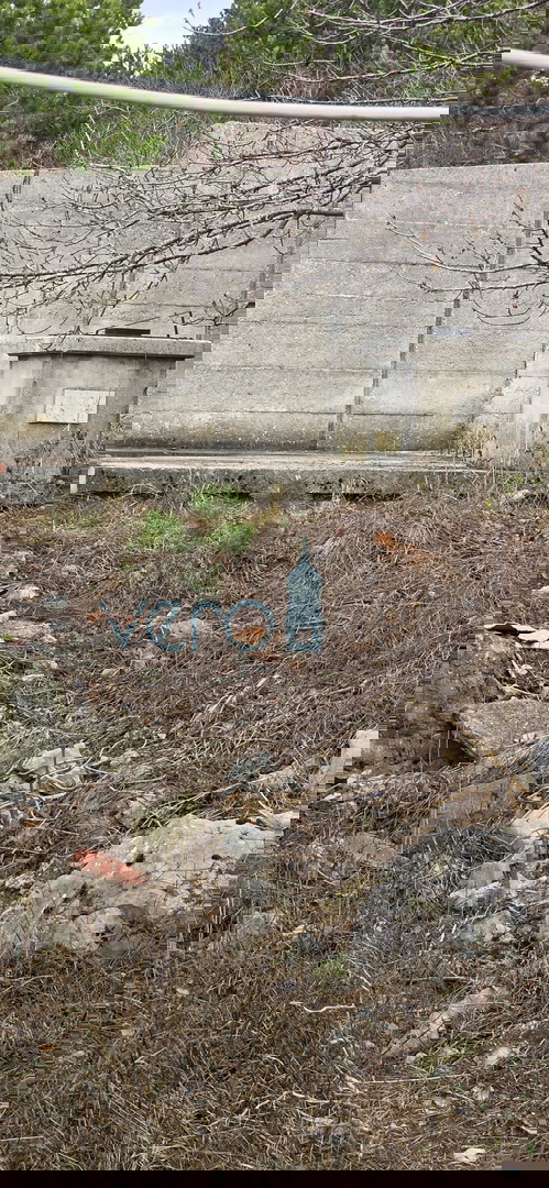 Senj, okolica, družinska hiša velikosti 150 m2 na zemljišču 1000 m2, pogled na morje, prodaja