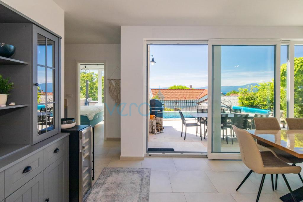 Otok Krk, Malinska, bližnja okolica, dvojna hiša s bazenom, pogled na morje, prodaja