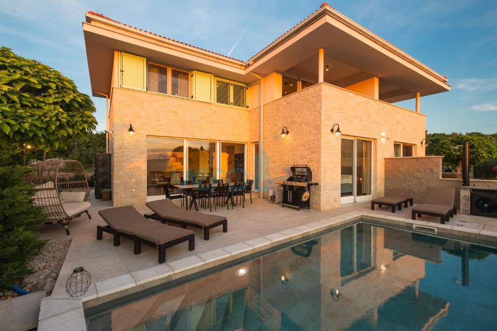 Otok Krk, Malinska, bližnja okolica, dvojna hiša s bazenom, pogled na morje, prodaja