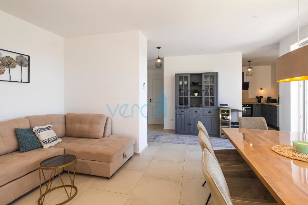 Otok Krk, Malinska, bližnja okolica, dvojna hiša s bazenom, pogled na morje, prodaja