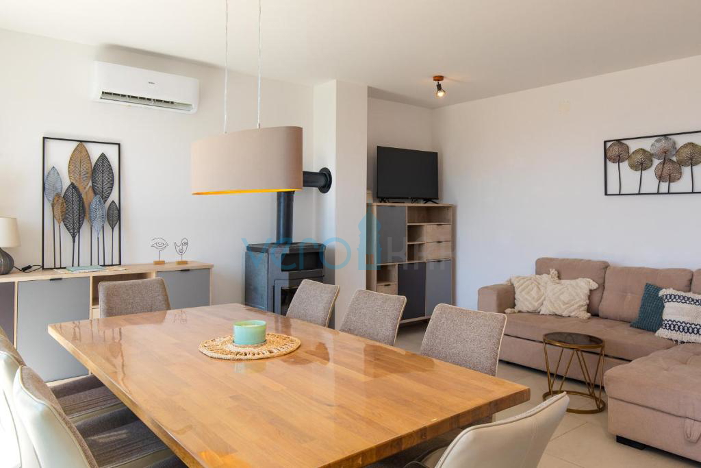 Otok Krk, Malinska, bližnja okolica, dvojna hiša s bazenom, pogled na morje, prodaja