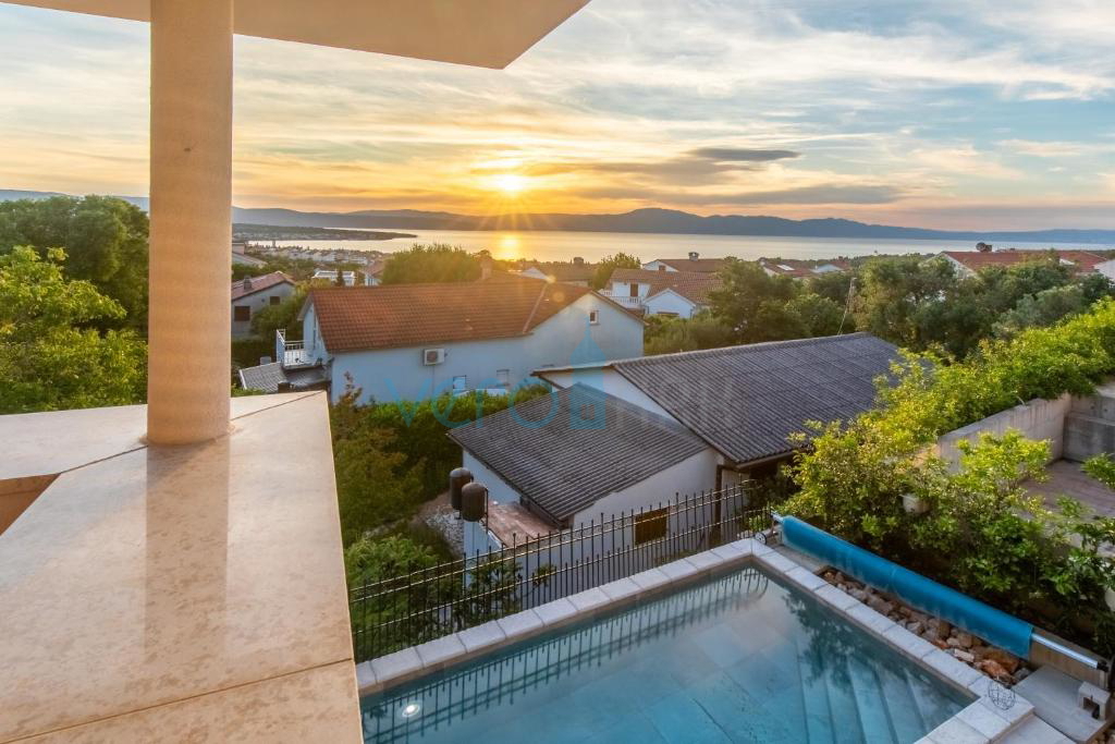 Otok Krk, Malinska, bližnja okolica, dvojna hiša s bazenom, pogled na morje, prodaja