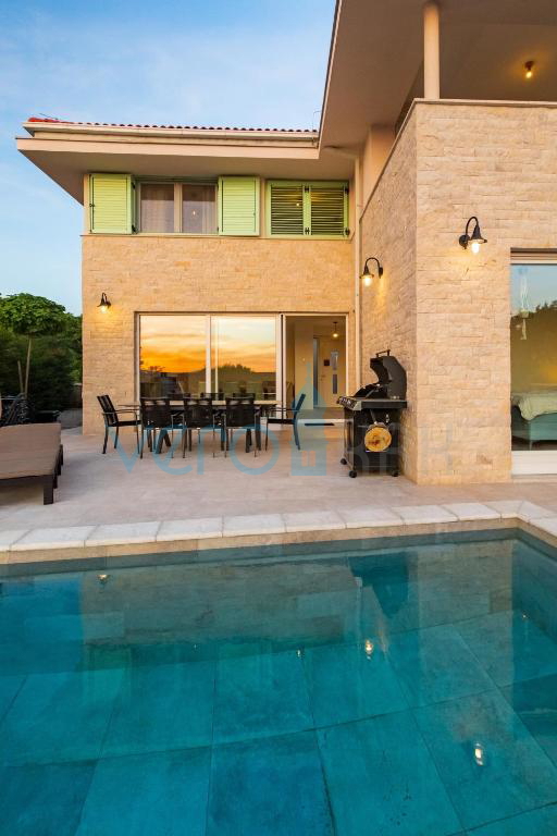 Otok Krk, Malinska, bližnja okolica, dvojna hiša s bazenom, pogled na morje, prodaja