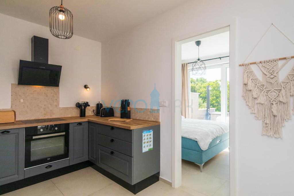 Otok Krk, Malinska, bližnja okolica, dvojna hiša s bazenom, pogled na morje, prodaja