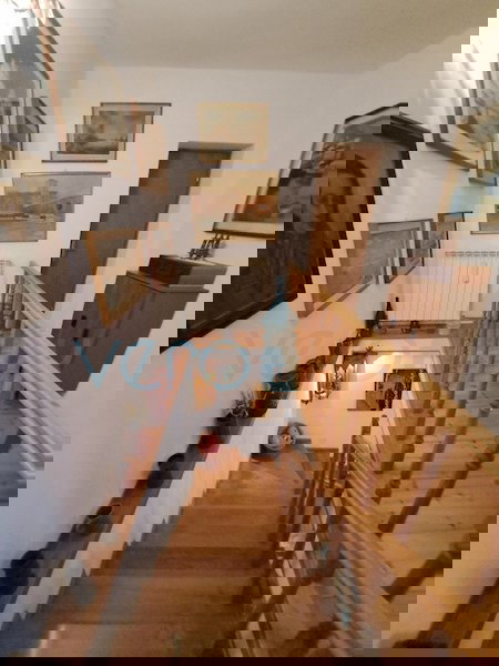 Istra, Buje, Oprtalj širša okolica, samostojna avtohtona hiša 250 m2, z zemljiščem 1100 m2, prodaja