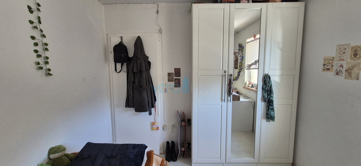 Otok Krk, mesto Krk, širša okolica, samostojna hiša z dvema stanovanjema na parceli velikosti 992 m2, razgled, prodaja