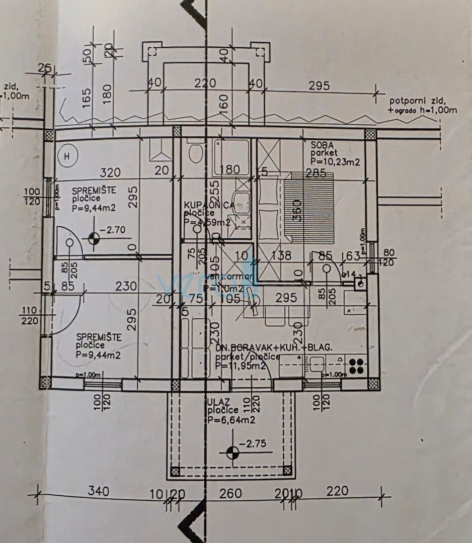 Otok Krk, mesto Krk, širša okolica, samostojna hiša z dvema stanovanjema na parceli velikosti 992 m2, razgled, prodaja