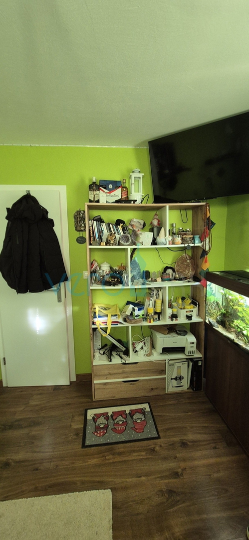 Otok Krk, mesto Krk, širša okolica, samostojna hiša z dvema stanovanjema na parceli velikosti 992 m2, razgled, prodaja