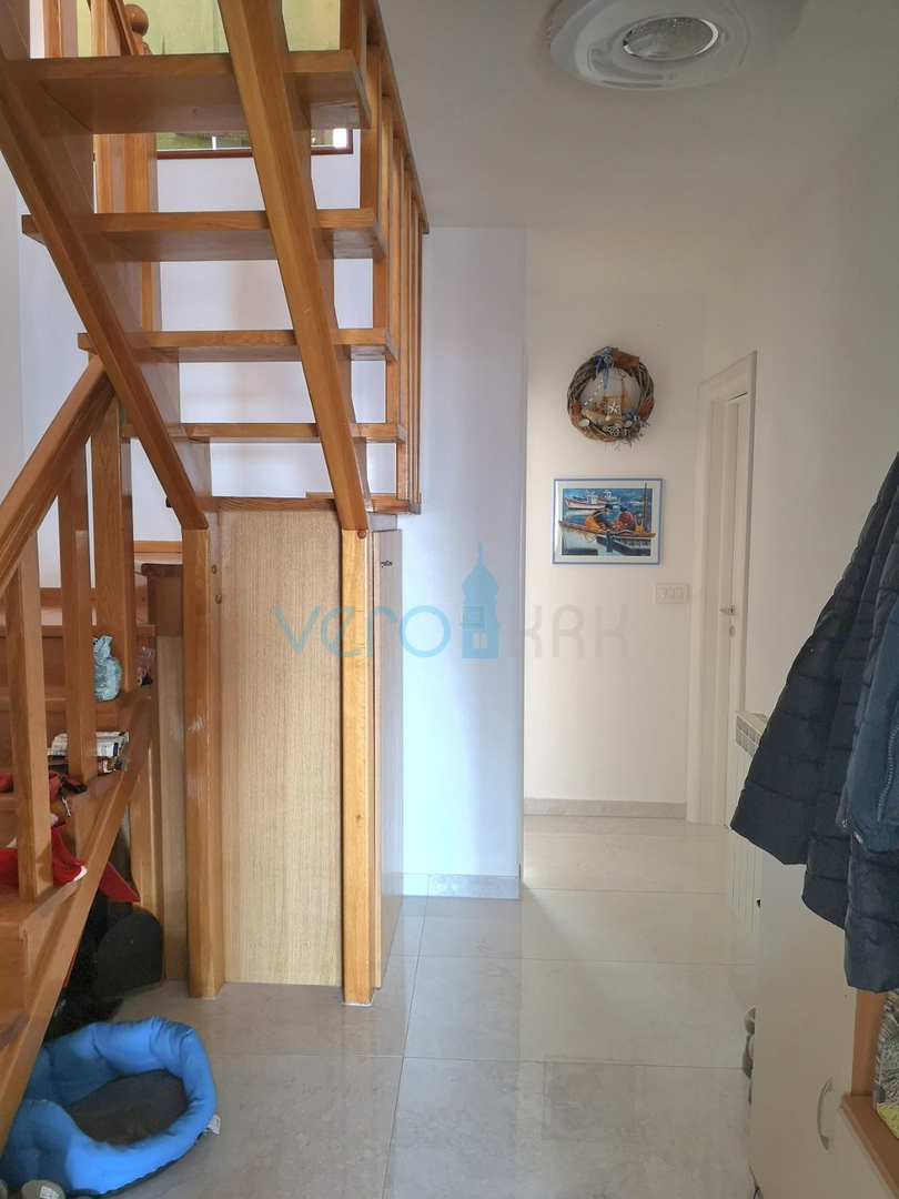 Malinska, Dvoetažni apartma s pogledom na morje