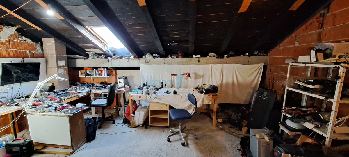 Malinska, okolica, dva stanovanja 83 m2 z vrtom, parkirišče, prodaja