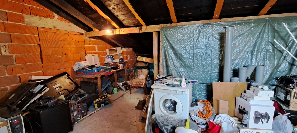 Malinska, okolica, dva stanovanja 83 m2 z vrtom, parkirišče, prodaja