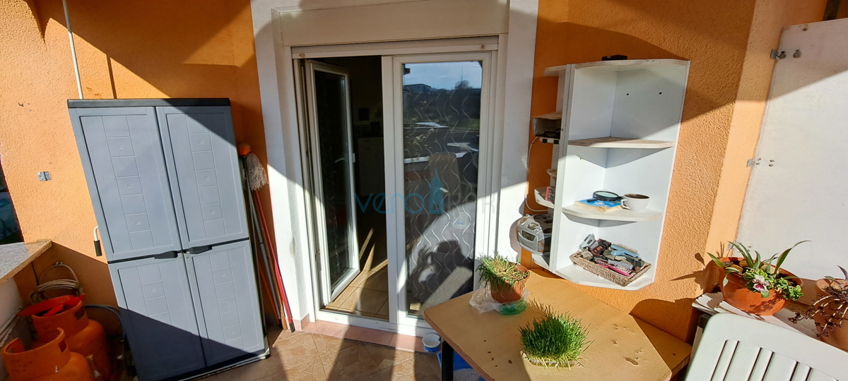 Malinska, okolica, dva stanovanja 83 m2 z vrtom, parkirišče, prodaja