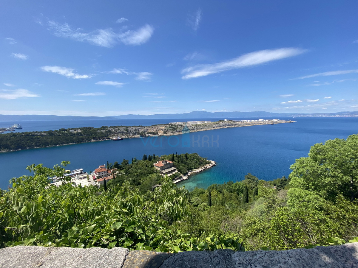 Otok Krk, Omišalj, Obnovljena kamnita vrstna hiša, Prodaja