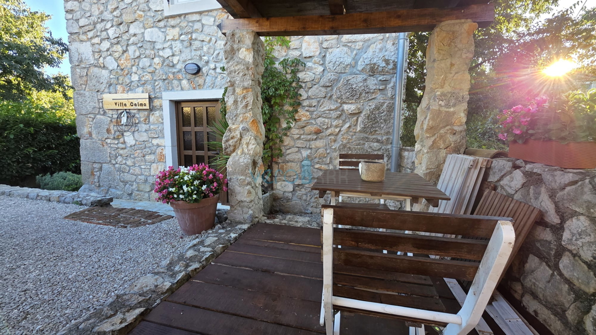 Otok Krk, Dobrinj, okolica, prenovljena kamnita hiša s bazenom, prodaja