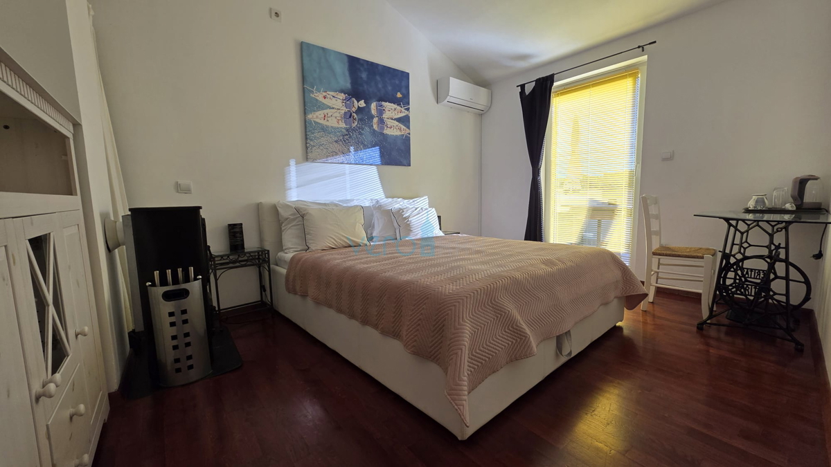 Otok Krk, Dobrinj, okolica, prenovljena kamnita hiša s bazenom, prodaja