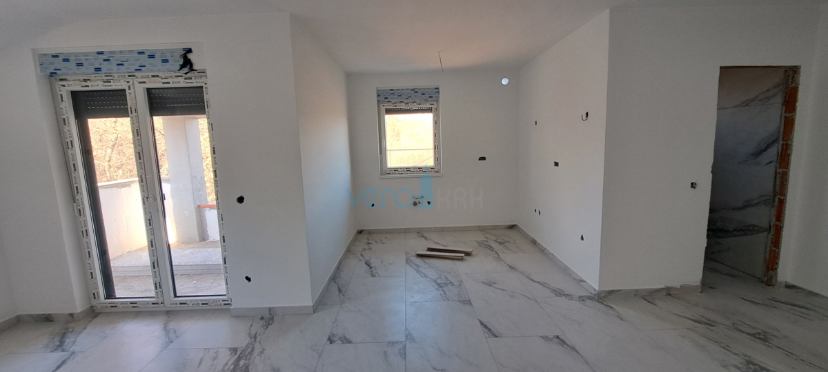 Uvala Soline, otok Krk, okolica, dvosobno stanovanje v 2. nadstropju, 2 terasi, novogradnja, razgled, prodaja