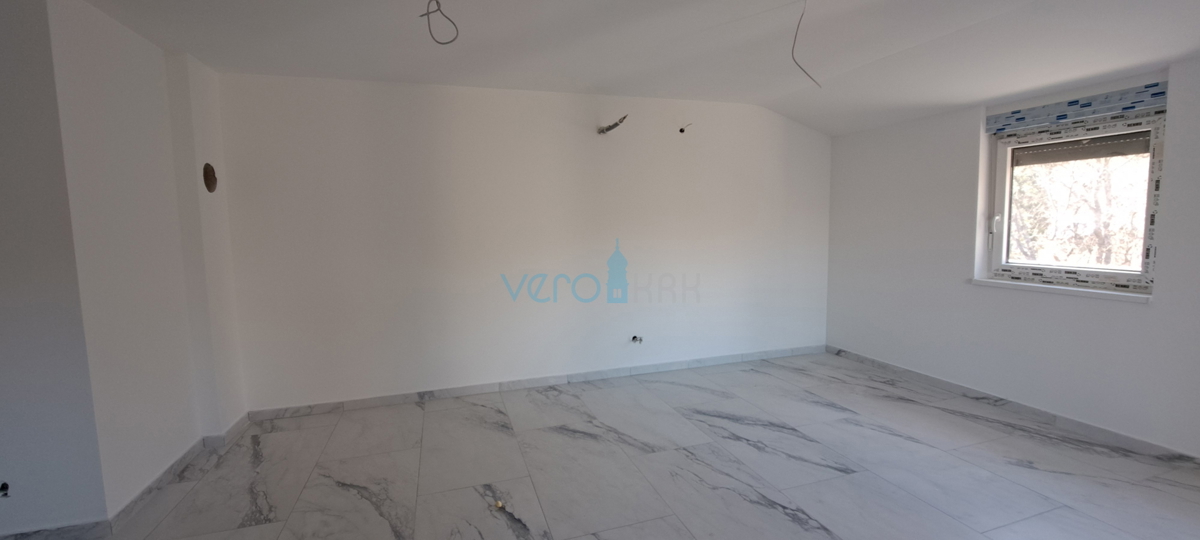 Uvala Soline, otok Krk, okolica, dvosobno stanovanje v 2. nadstropju, 2 terasi, novogradnja, razgled, prodaja