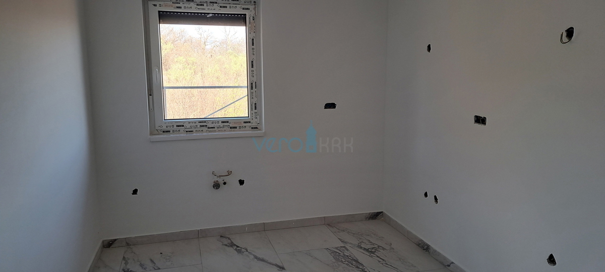 Uvala Soline, otok Krk, okolica, dvosobno stanovanje v 2. nadstropju, 2 terasi, novogradnja, razgled, prodaja