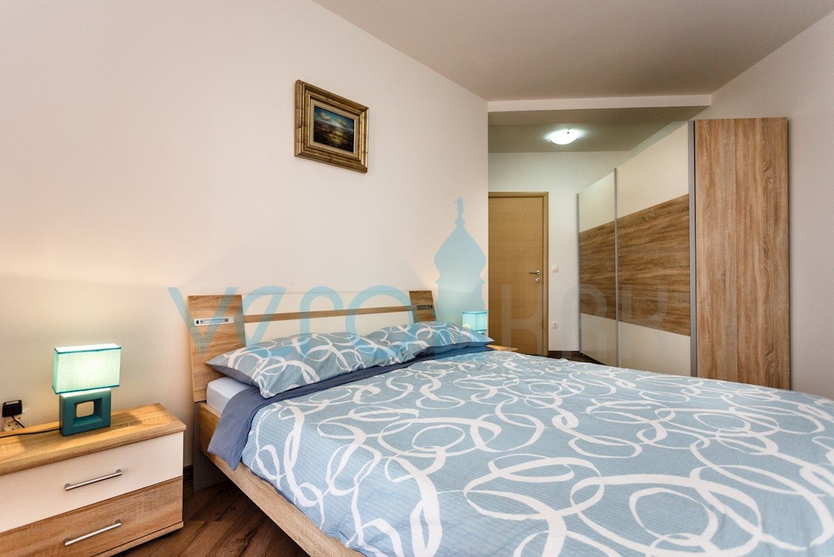 Otok Krk, Vrbnik, Velik apartma 93m2 v 1. nadstropju s prekrasnim pogledom, prodamo