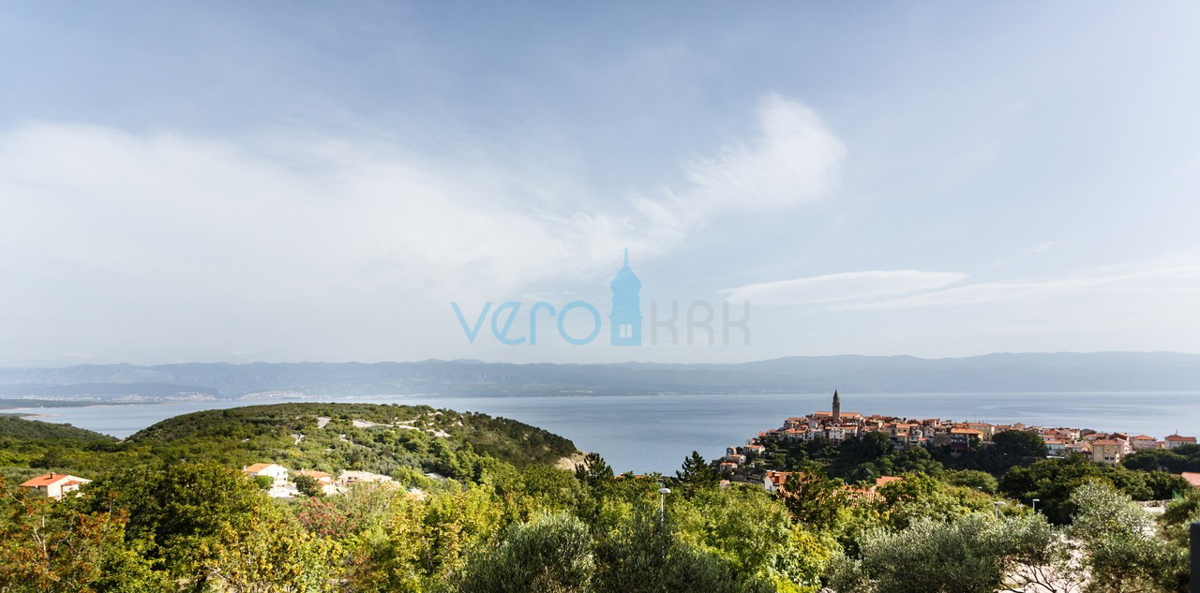 Otok Krk, Vrbnik, Velik apartma 93m2 v 1. nadstropju s prekrasnim pogledom, prodamo