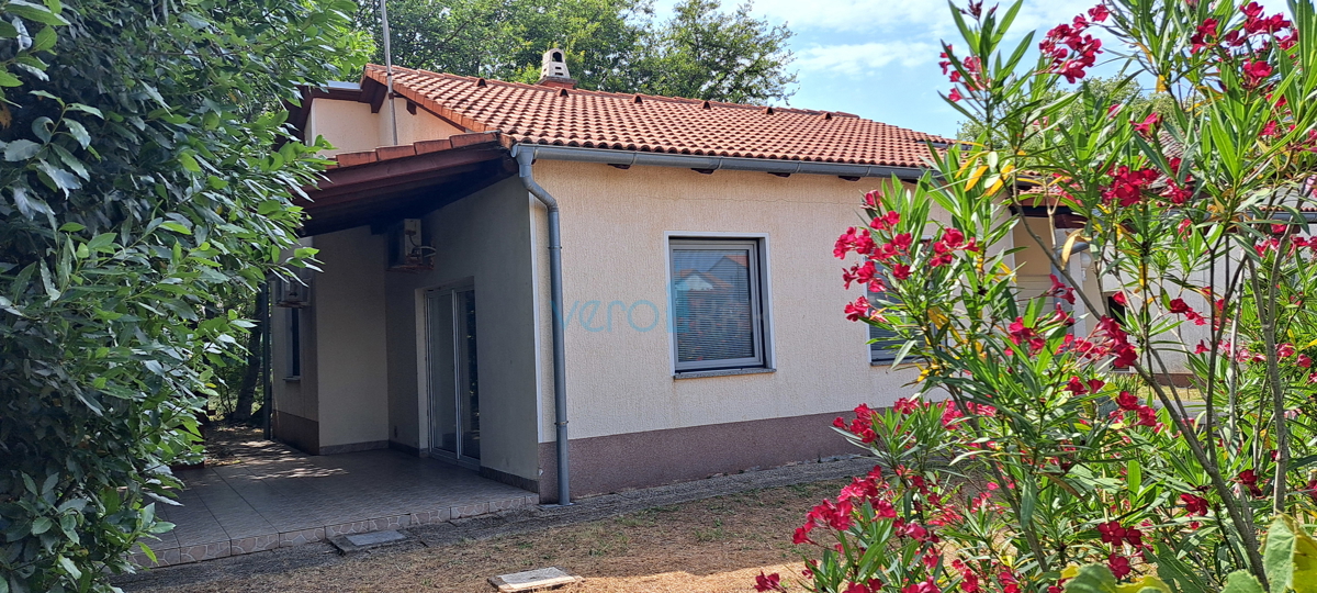 Malinska, okolica, otok Krk, samostojna hiša, garaža, vrt, prodaja