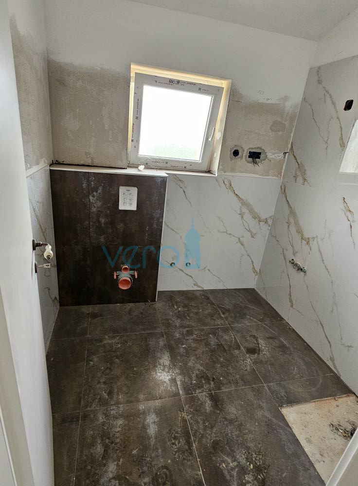 Vrbnik, Risika, Dvojček 150m2 z bazenom, prodamo