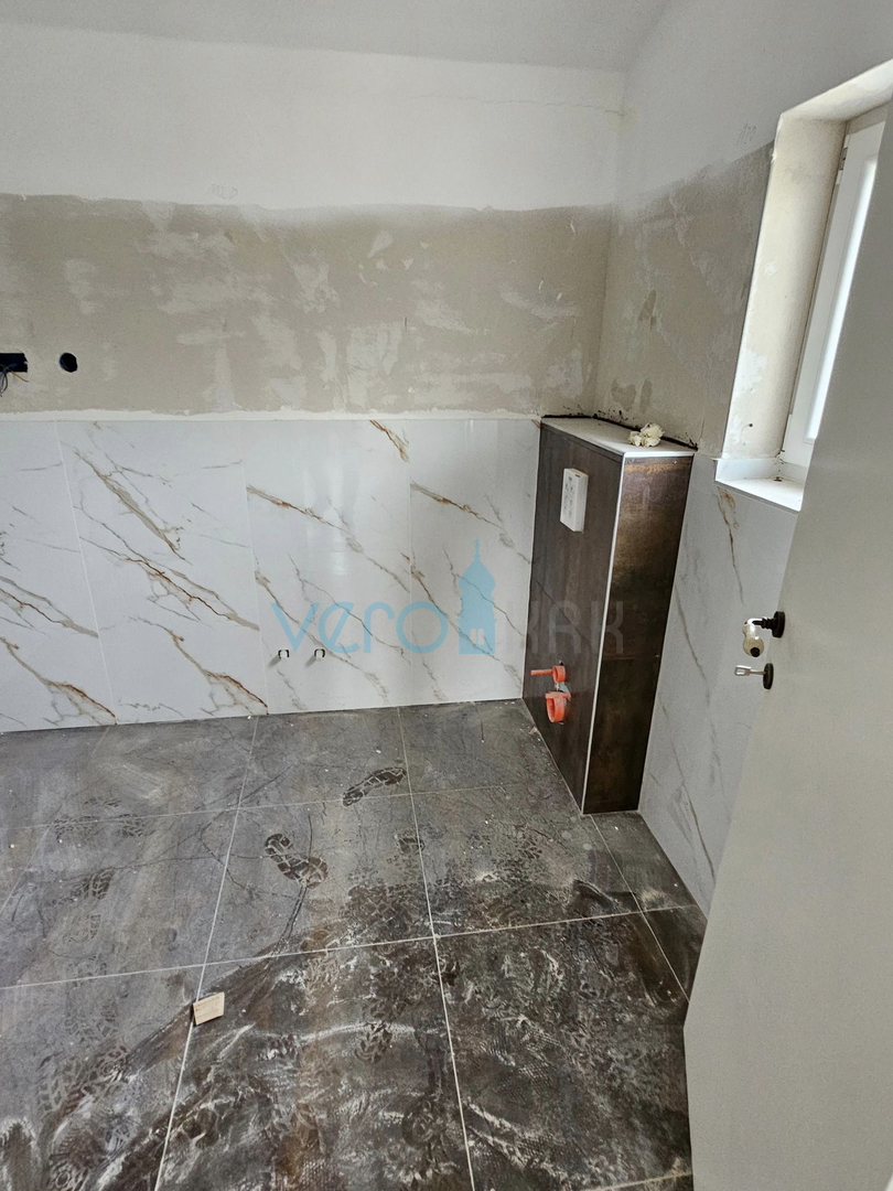 Vrbnik, Risika, Dvojček 150m2 z bazenom, prodamo