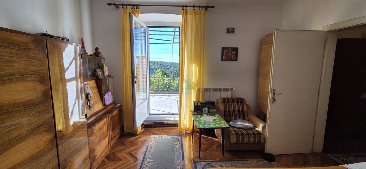 Dobrinj, otok Krk, samostojna kamnita hiša, pogled na morje, terasa, konoba, prodamo