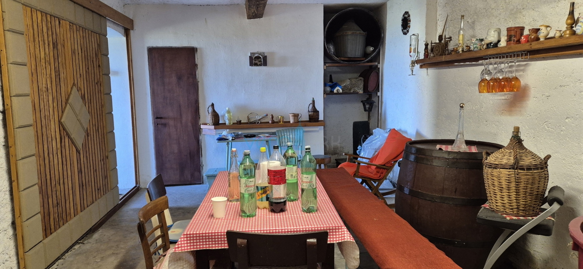 Dobrinj, otok Krk, samostojna kamnita hiša, pogled na morje, terasa, konoba, prodamo